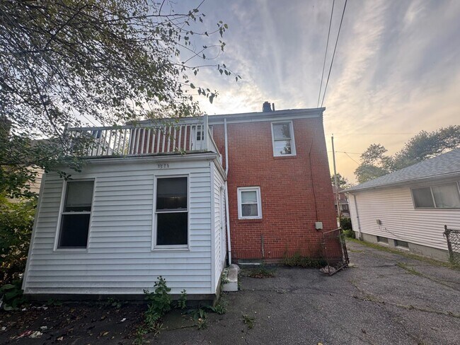 Building Photo - Move-In Special: Save $250 on This Charmin...