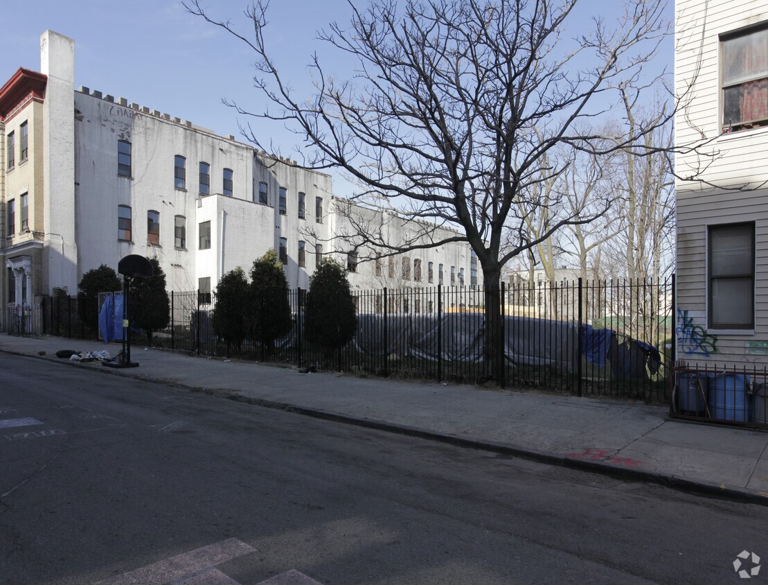 Primary Photo - 949 Willoughby Avenue