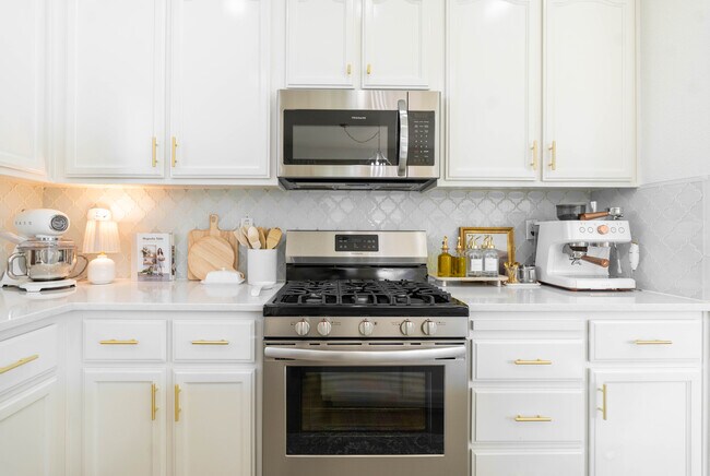 Building Photo - 1894 Pyramid Creek Dr