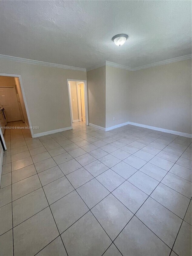 Foto principal - 555 SW 7th St