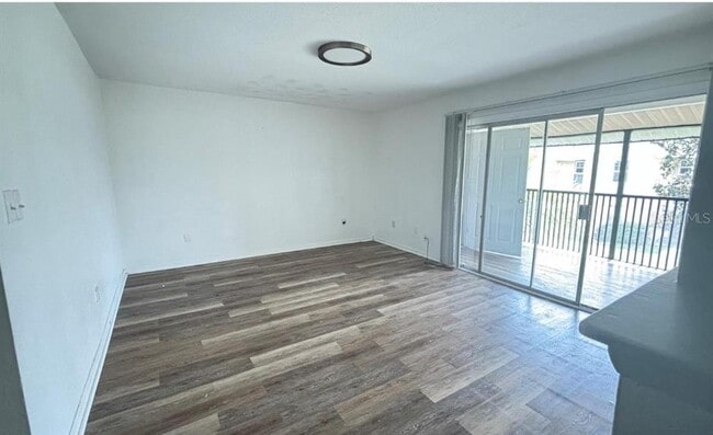 Foto del edificio - 860 Sky Lake Cir