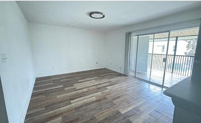 Building Photo - 860 Sky Lake Cir