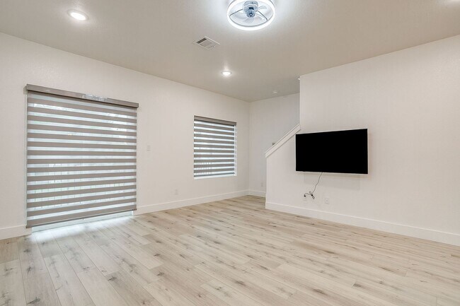 Foto del edificio - 3214 Forest Park Blvd