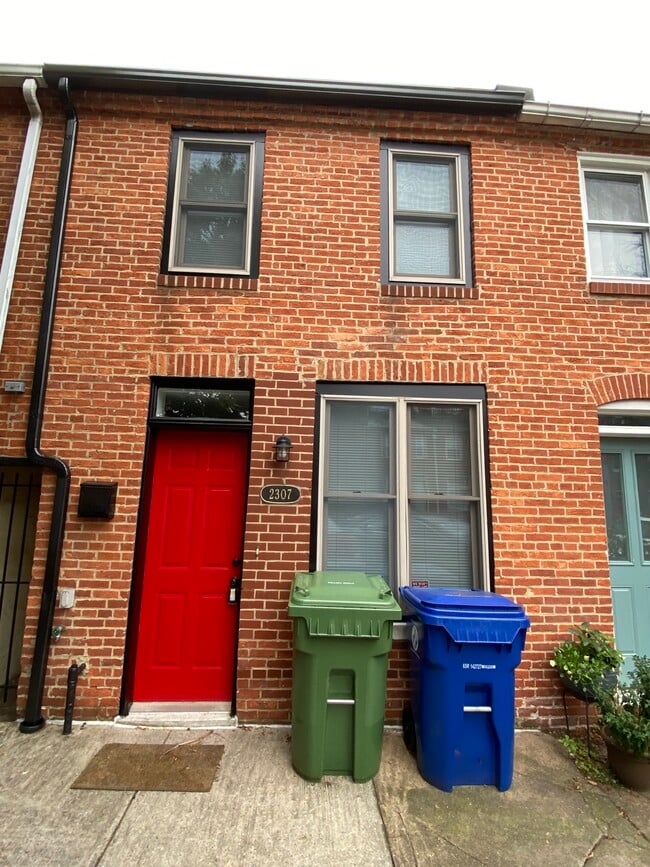 Building Photo - 2307 Foster Ave