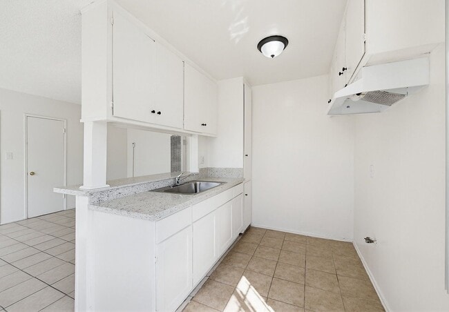 Building Photo - 1224 Normandie Ave