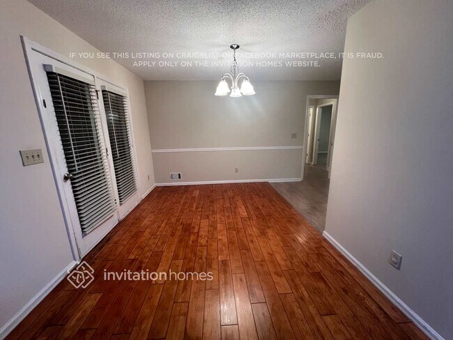 Building Photo - 2440 Sherrie Ln SW