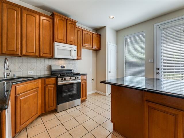 Foto del edificio - 636 Gray Stone Ln