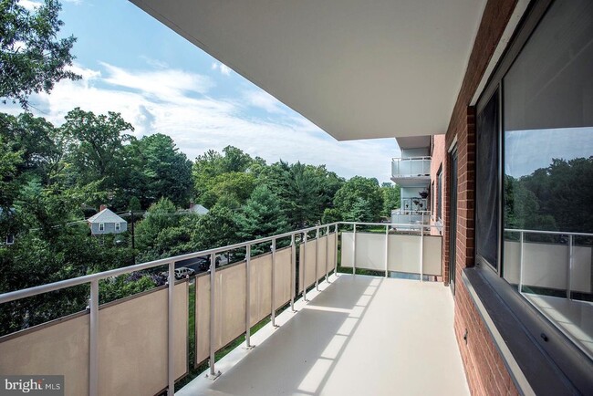 Foto del edificio - 4201 Cathedral Ave NW