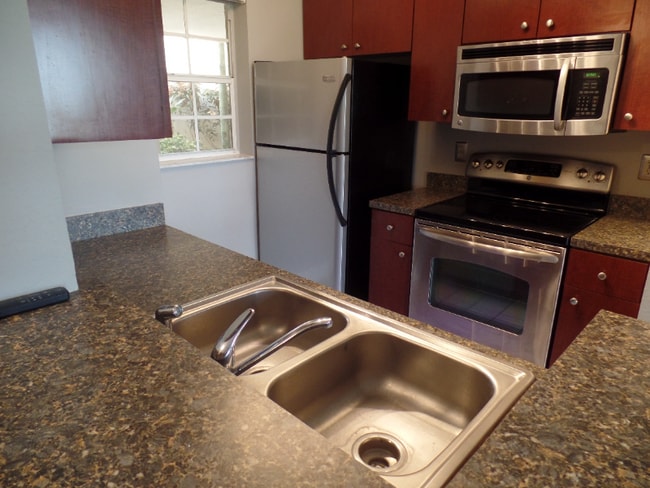 Foto del edificio - 2881 N Oakland Forest Dr