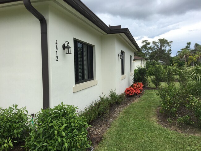 Foto del edificio - 4412 Vanda Dr