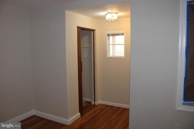 Building Photo - 510 Hamilton St NE