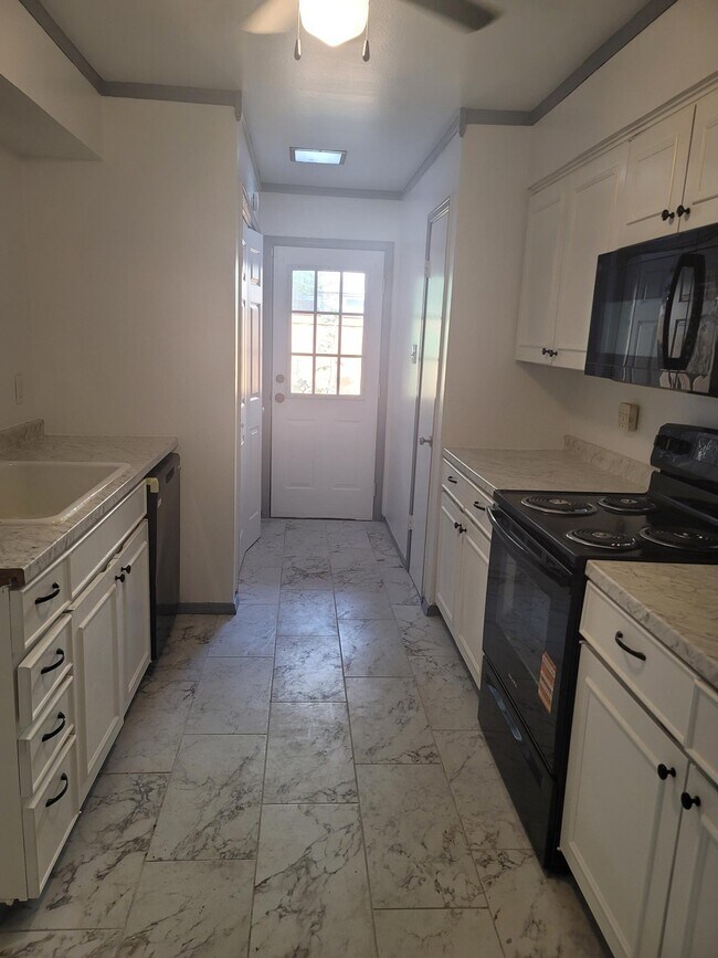 Cocina - 7945 Habersham Ln