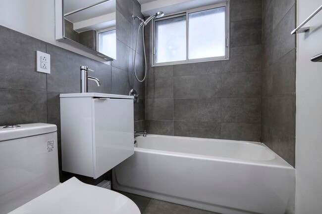 Building Photo - 3455 Rue Aylmer