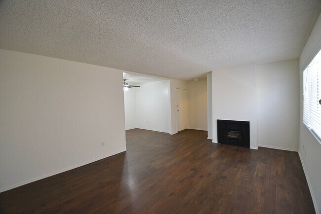 Foto del edificio - 13849 Chase St