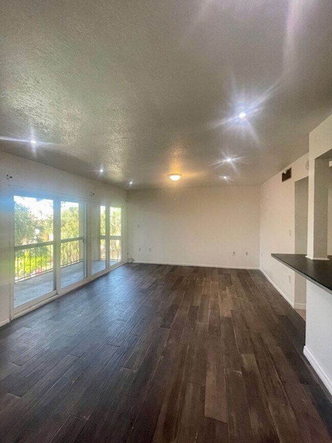 Building Photo - 600 Orange Dr