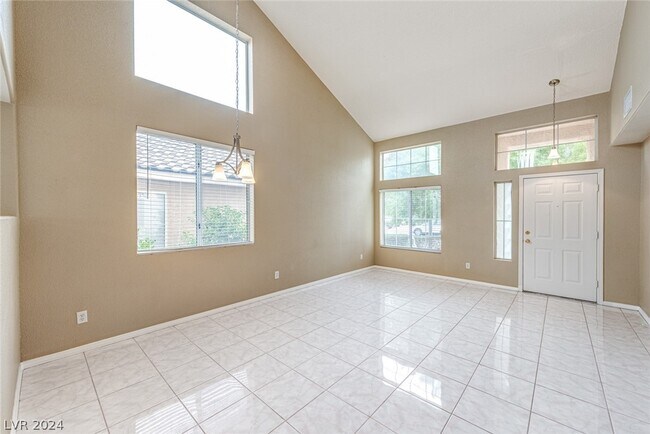 Building Photo - 680 Peach Coral St