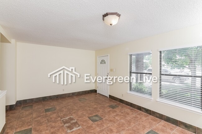 Foto del edificio - 13918 Villa Camino