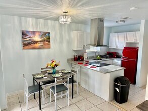 Building Photo - 1625 Rebecca St