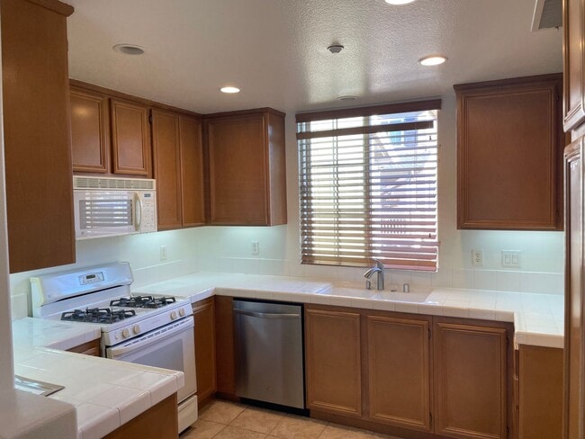 Building Photo - 2bd 2 ba Ladera Ranch Townhome for Lease