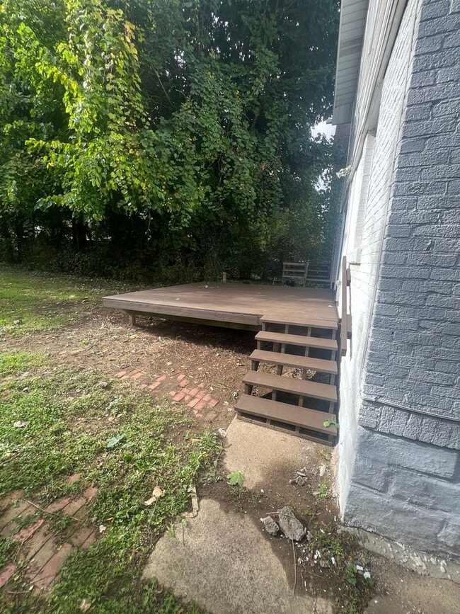 Building Photo - Large West Side 3 bedroom House