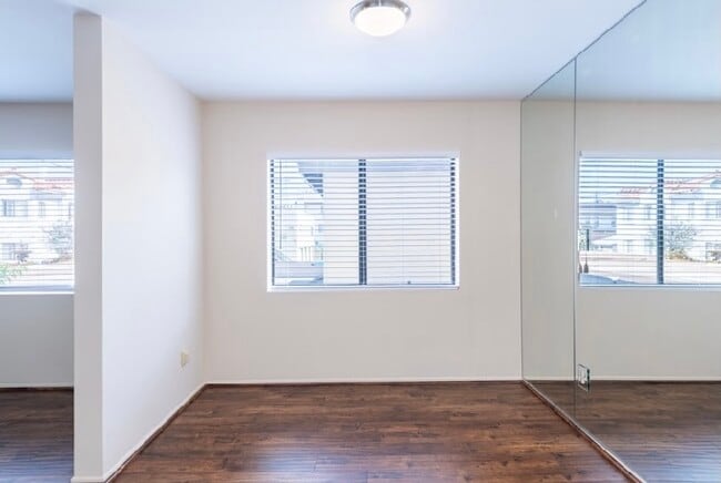 Kitchenette - 1229 E Wilson Ave