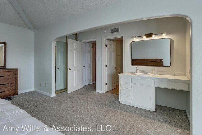 Building Photo - 3 br, 2.5 bath House - 13809 Suntan Ave