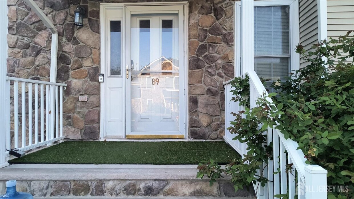 Foto principal - 89 Chariot Ct
