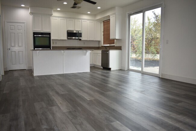 Building Photo - 125 Marinette Ct