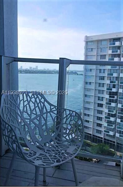 Building Photo - 1100 517