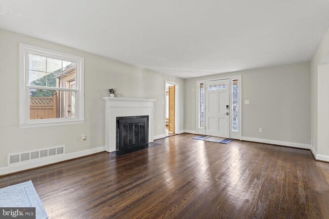 Building Photo - 2551 23rd Rd N