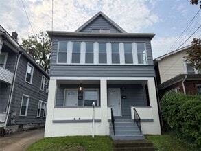 Building Photo - 121 W 24th St