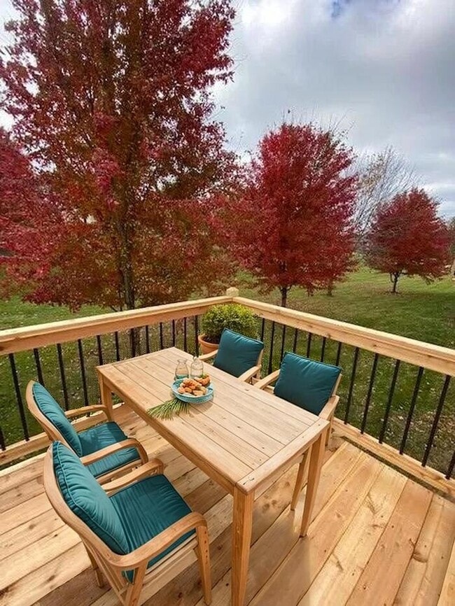 Building Photo - 3 bedroom Duplex with unique floor plan fo...