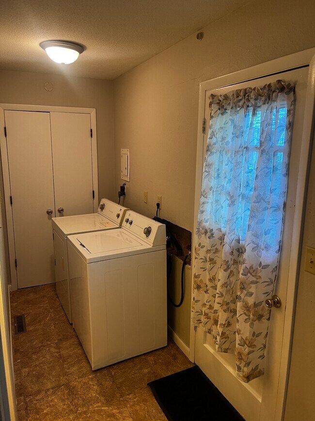 Foto del edificio - 1026 N Jefferson St