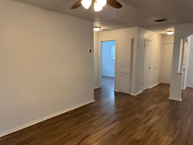 Foto del edificio - 132 Meadow Way