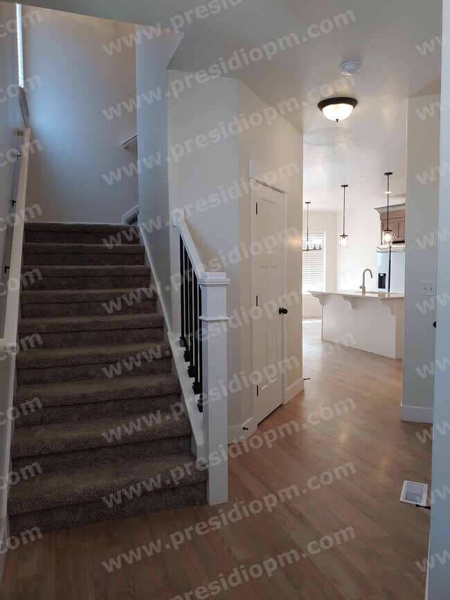 Foto del edificio - 4321 W Burwell Ln