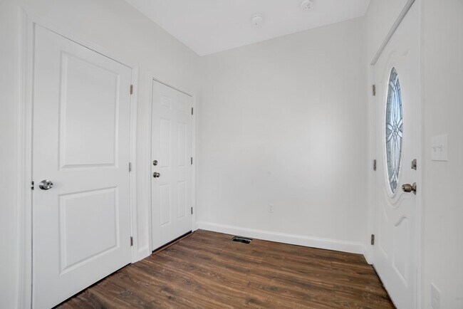 Building Photo - 109 Thomas E. Burgin Pkwy