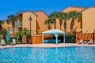 Building Photo - 201 25th Ave S