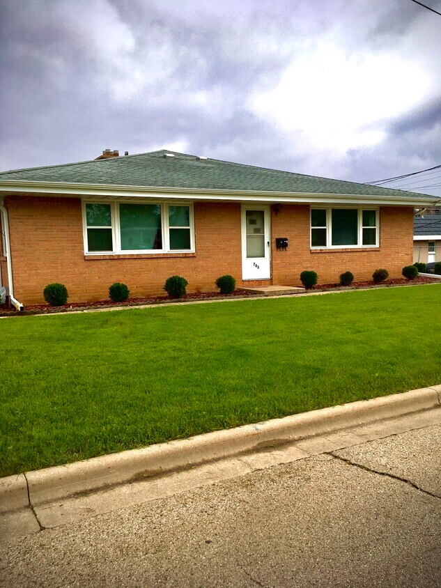 703 Jones Rd Unit 1, Rochelle, IL 61068 Apartments in Rochelle, IL