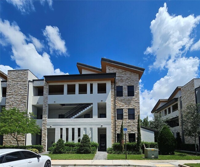 Building Photo - 7831 NW 104th Ave