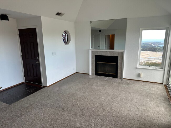 Foto del edificio - Amazing 2BR/2BA Townhome w/ Parking, In-Un...