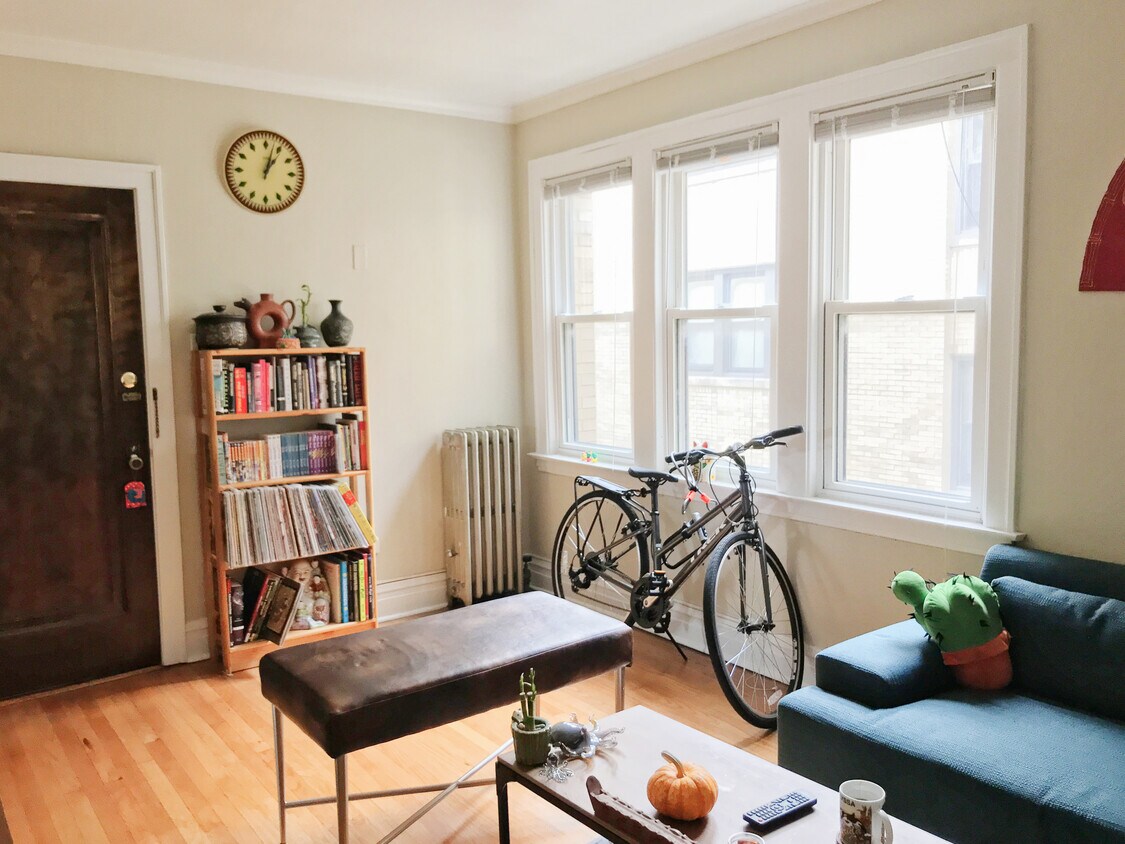 Primary Photo - Charming Convertible Studio on Second Floo...