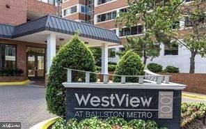 Photo - 1001 N Vermont St Apartment