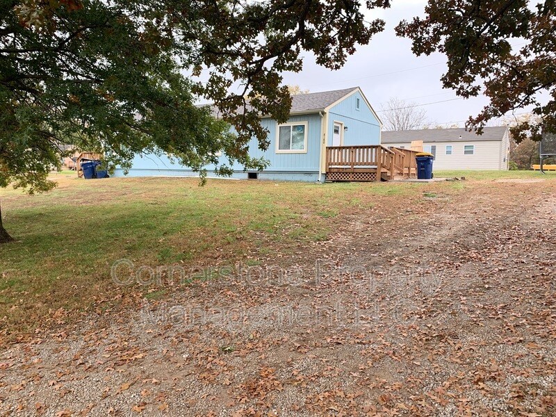 8190 Oak Dr, De Soto, KS 66018 Condo for Rent in De Soto, KS