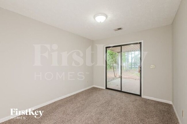 Foto del edificio - 484 Rhett Dr