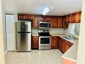 Building Photo - 9701 Westview Dr