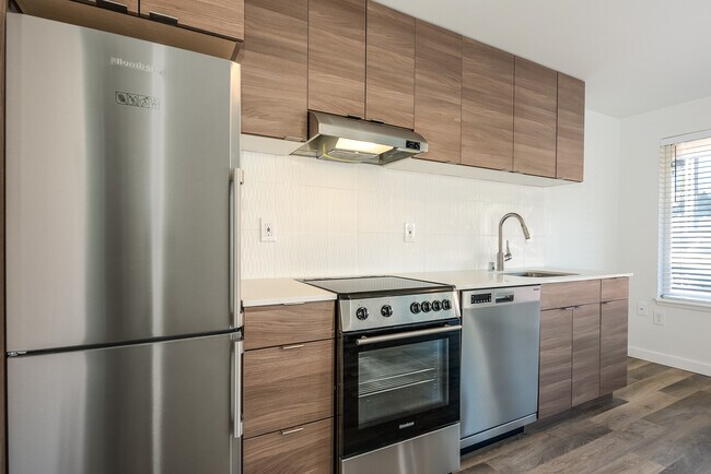 Foto del edificio - 1211 Northeast 56th Street