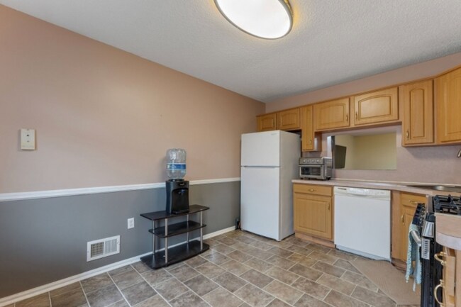 Building Photo - 403 Red Crest Ln