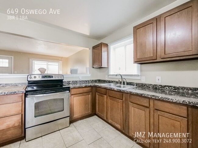 Building Photo - 649 Oswego Ave