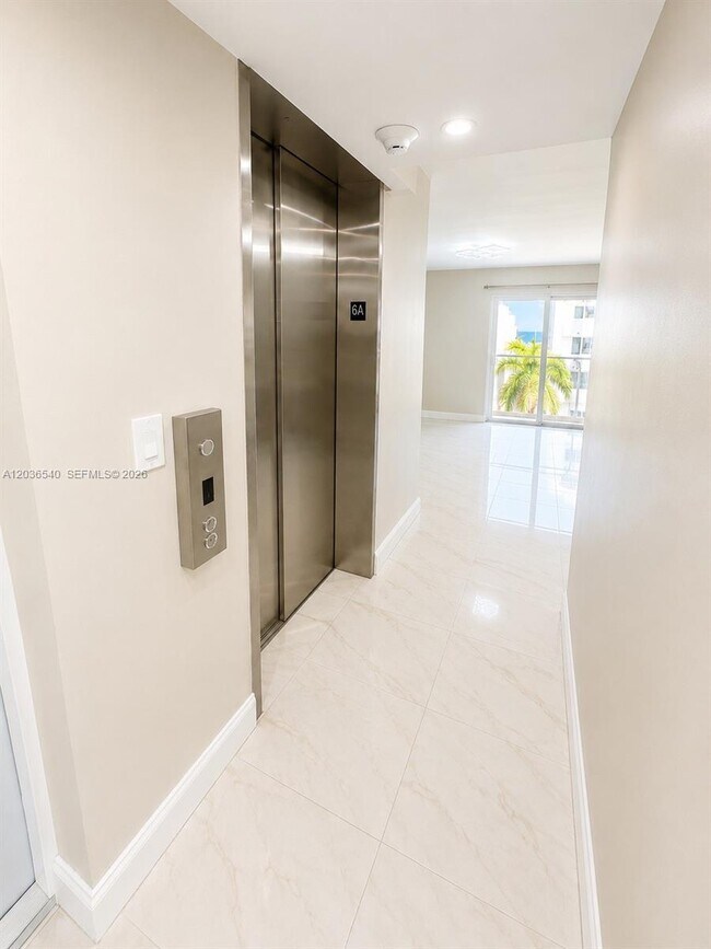 Foto del edificio - 4122 Collins Ave