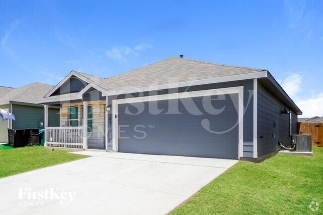 Building Photo - 10703 Vinateros Dr
